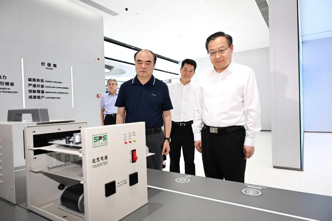 7月3日，省委书记梁言顺在阳光电源股份有限公司，了解产品研发、市场销售等情况。