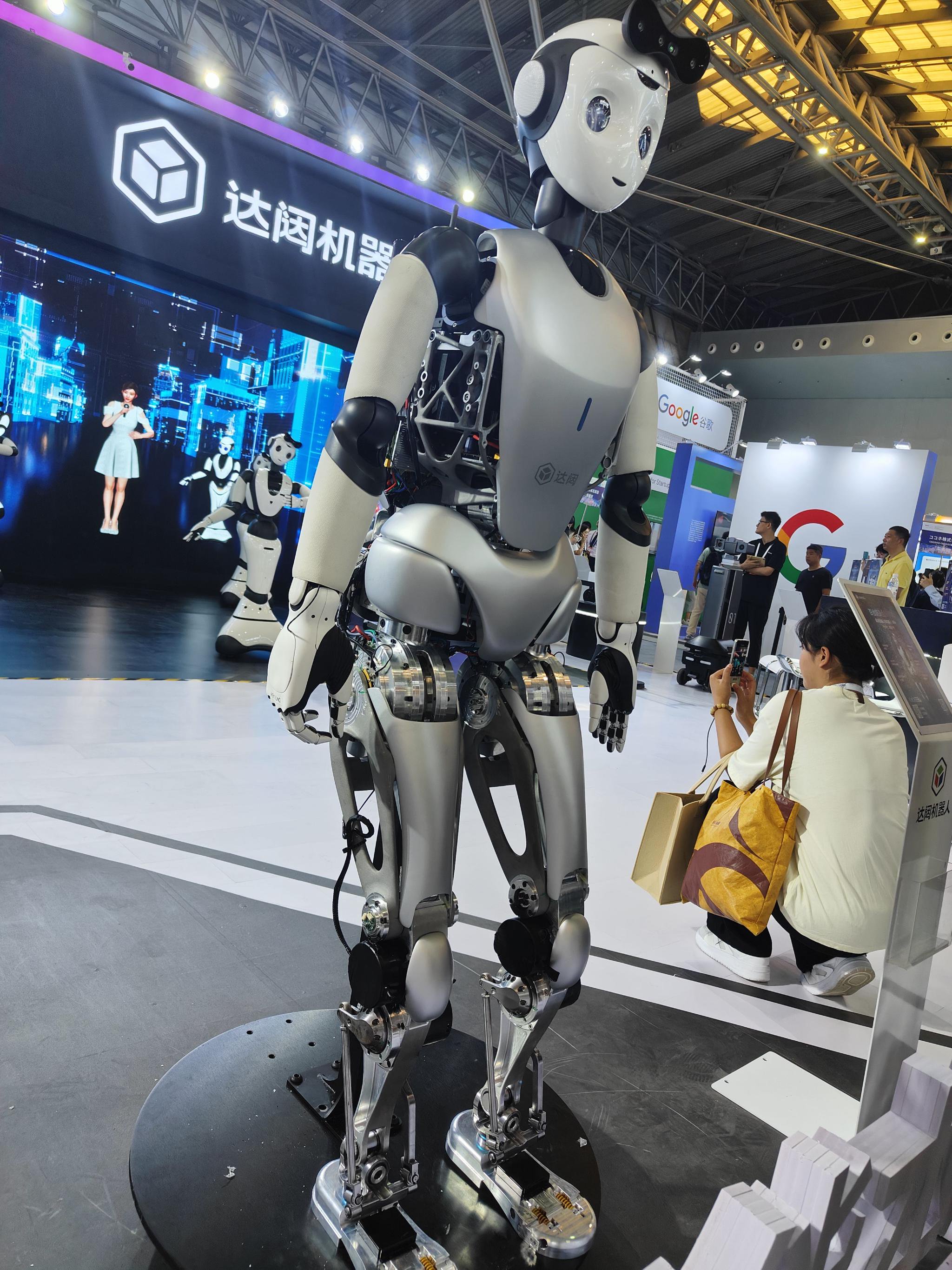 图文|waic探展"十八金刚",人形机器人商业落地蓄势待发