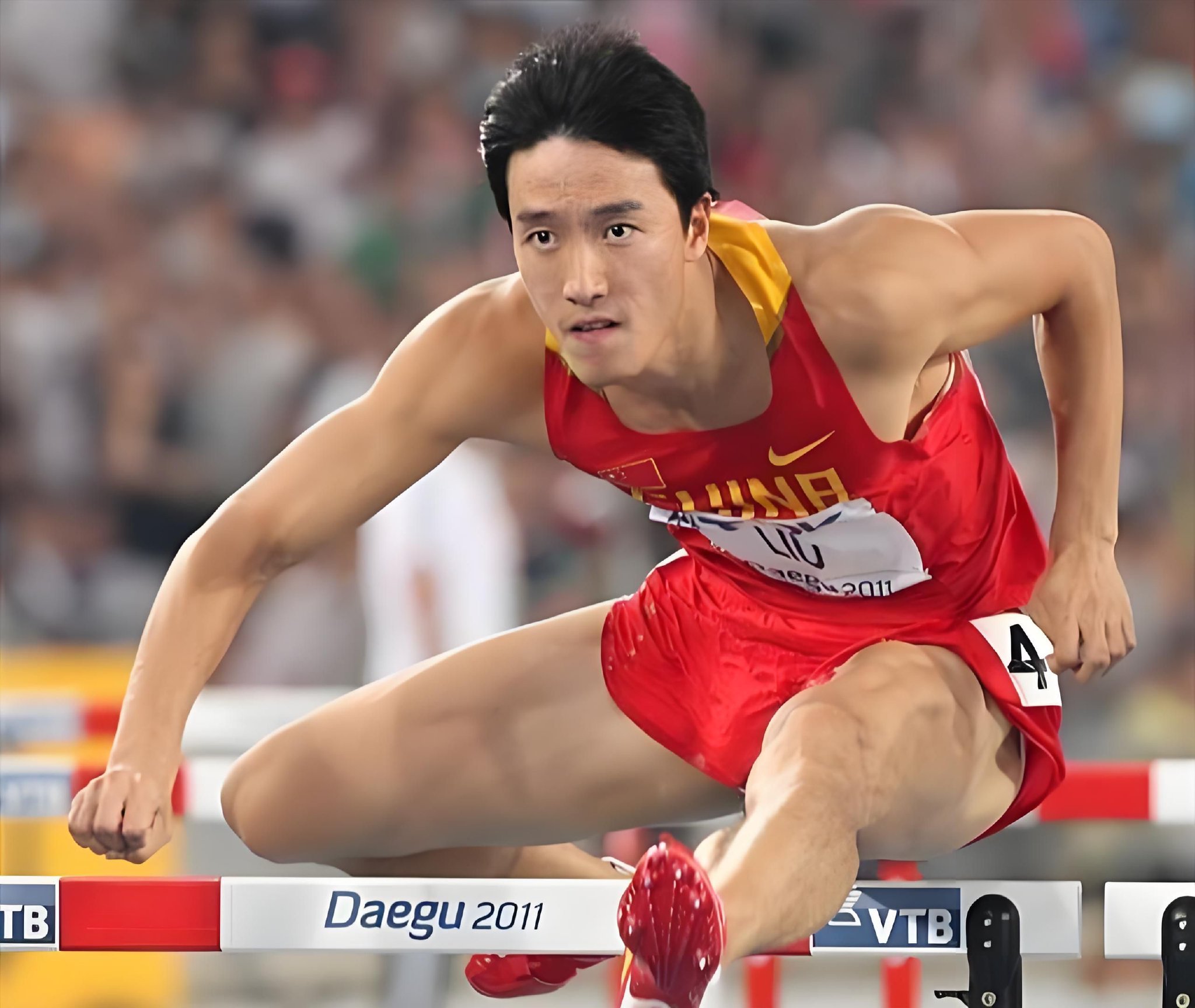 2004年的雅典,刘翔以12秒91的成绩打破了奥运会纪录…|刘翔|奥运会|雅典_新浪新闻