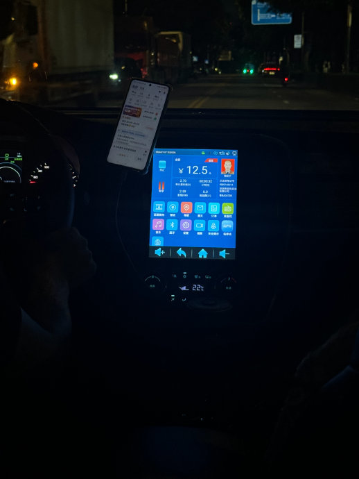 起步价才10块, 而且出租车都是suv,好宽敞