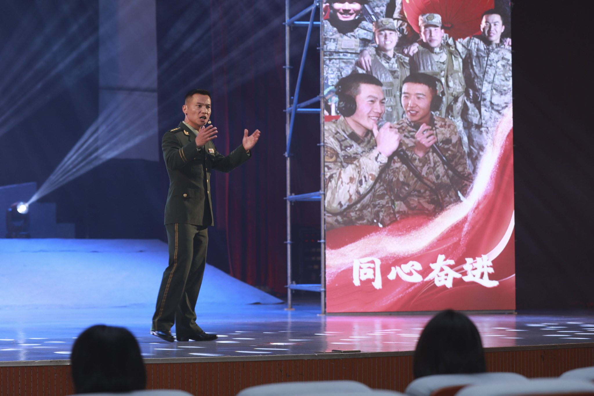 武警青海总队举行尊干爱兵先进事迹报告会|青海省_新浪财经_新浪网