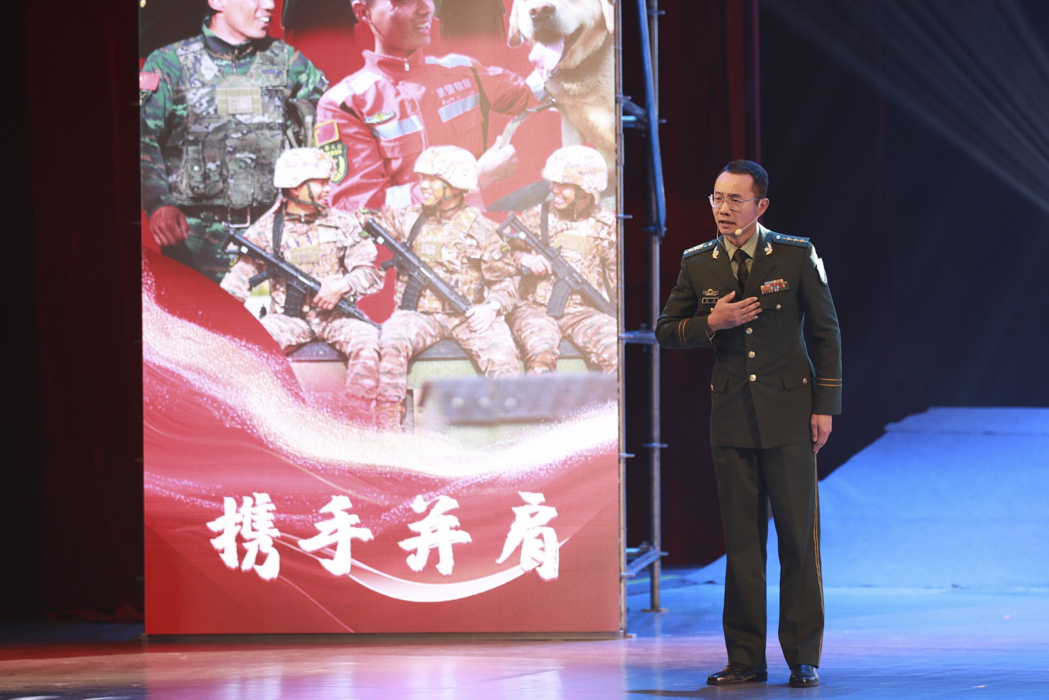 武警青海总队举行尊干爱兵先进事迹报告会|青海省_新浪财经_新浪网