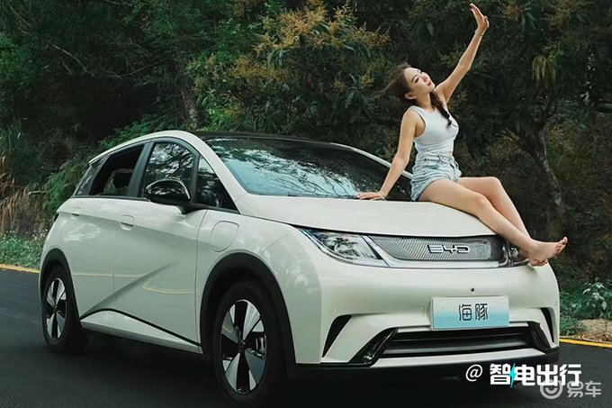 比亚迪官宣:2025款海豚又降价了!动力+续航大升级-新浪汽车