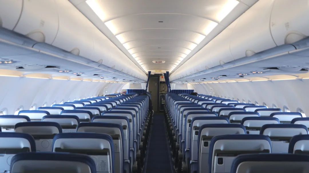 公务舱座位,126个经济舱座位采用两级式客舱布局与此前引进的空客a319