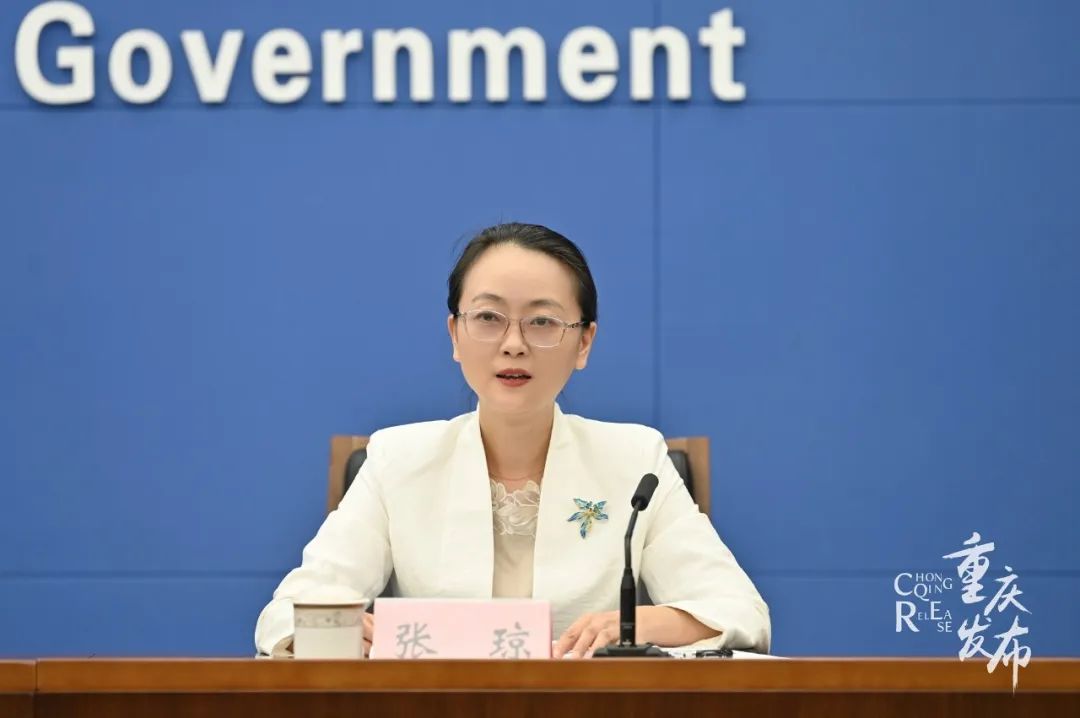 张琼主持新闻发布会&nbsp;邹乐&nbsp;摄