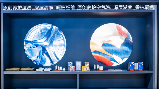 区别于拼装双筒洗衣机，卡萨帝：独有一体双滚筒