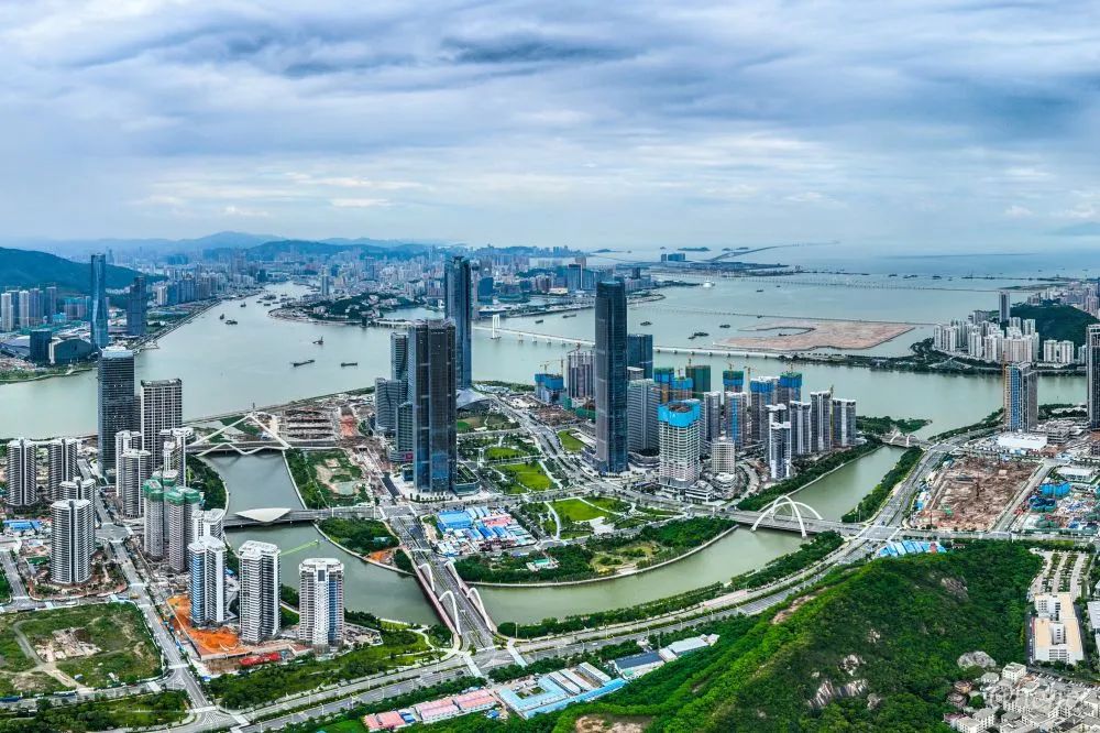 7月8日,珠海市人民政府与广东省中医院在珠海签署合作共建"中医药一条