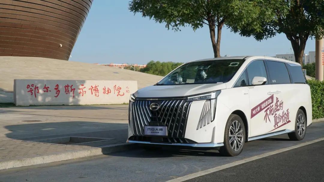 2米大7座mpv,每公里3毛多,油电通吃,26万多,家用放心选!