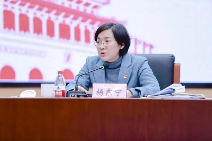 与此同时,金监总局北京监管局官网仍保留着她的简介文|《财经》记者