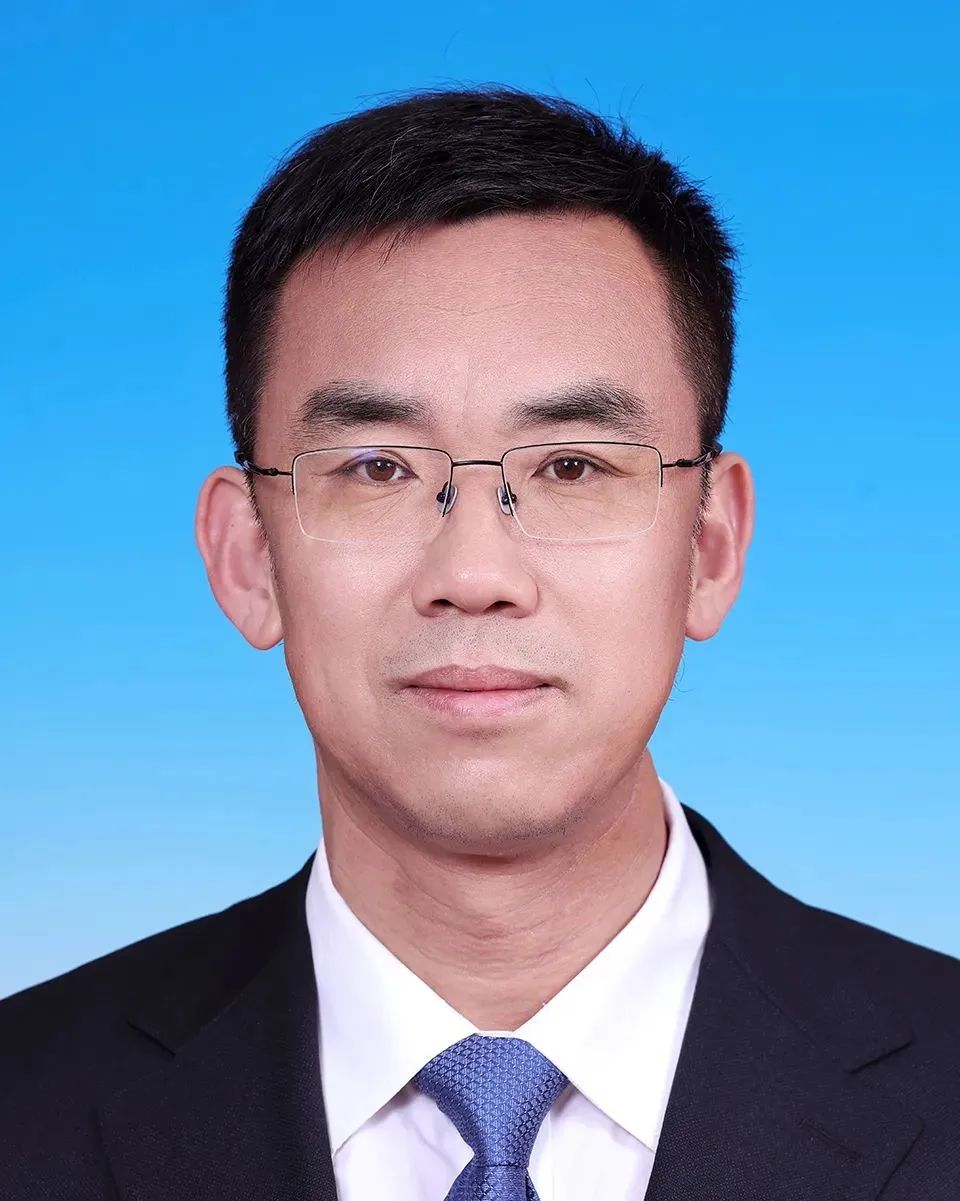 常委,副书记,纪委书记;赵玉新同志任哈尔滨工程大学党委委员,常委,副