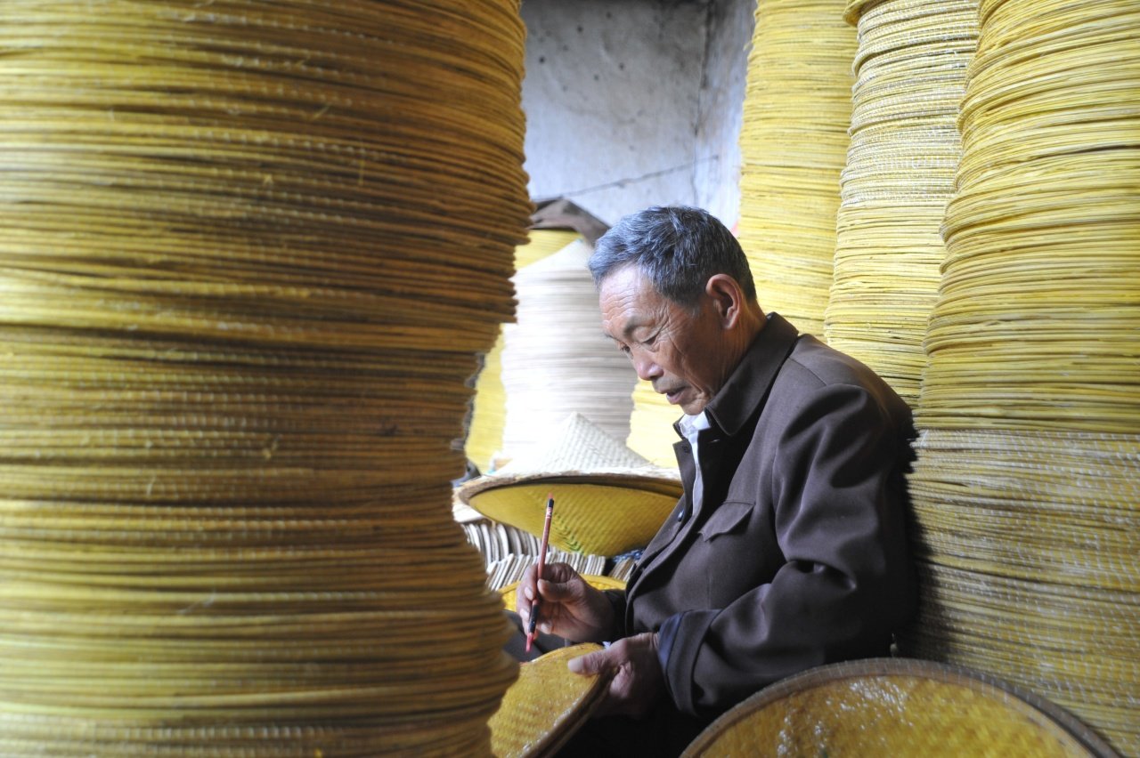 云南西畴:篾编油帽