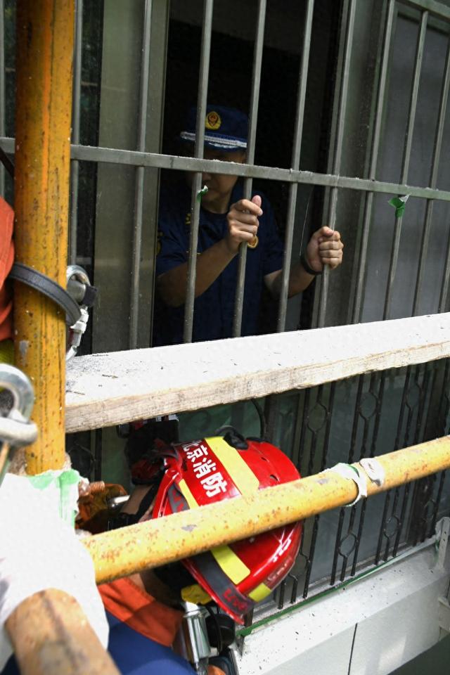 为进一步推动老旧小区装修改造进程,增强居民消防安全意识,全力推进