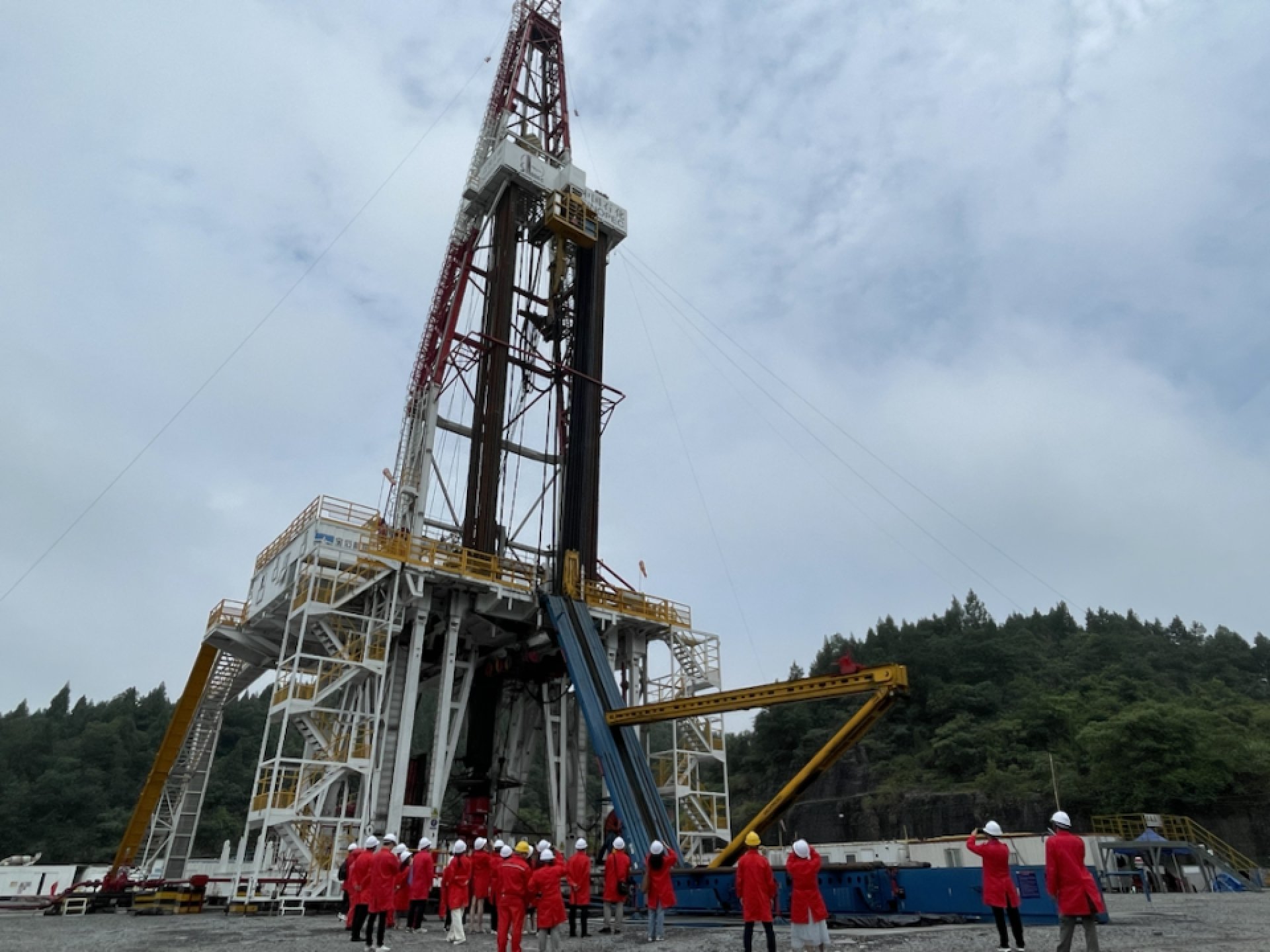 (涪陵页岩气田焦页22号平台 记者郭霁莹拍摄)