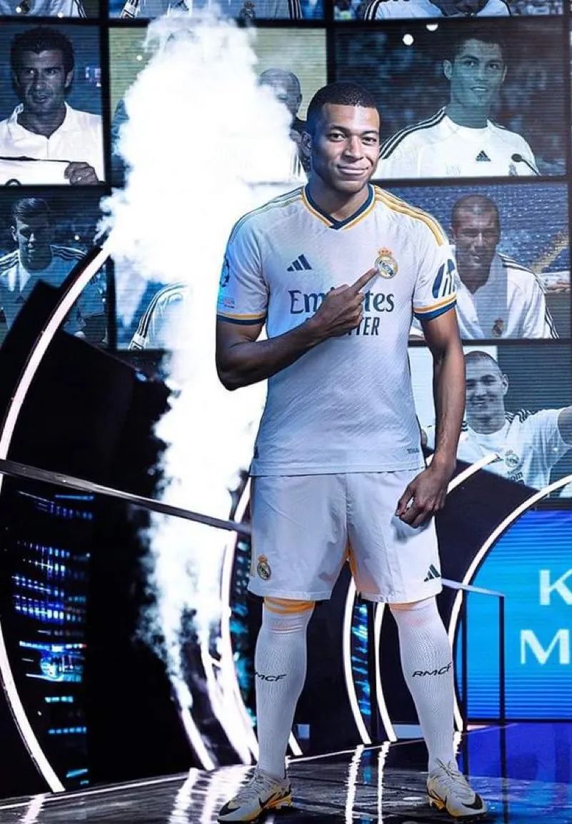 复制经典!姆巴佩在皇马的亮相仪式会参考c罗亮相的经验