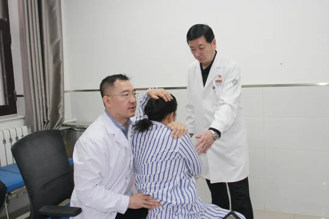 包含空軍總醫院、協助就診，就診引導販子聯系方式「找對人就有號」的詞條