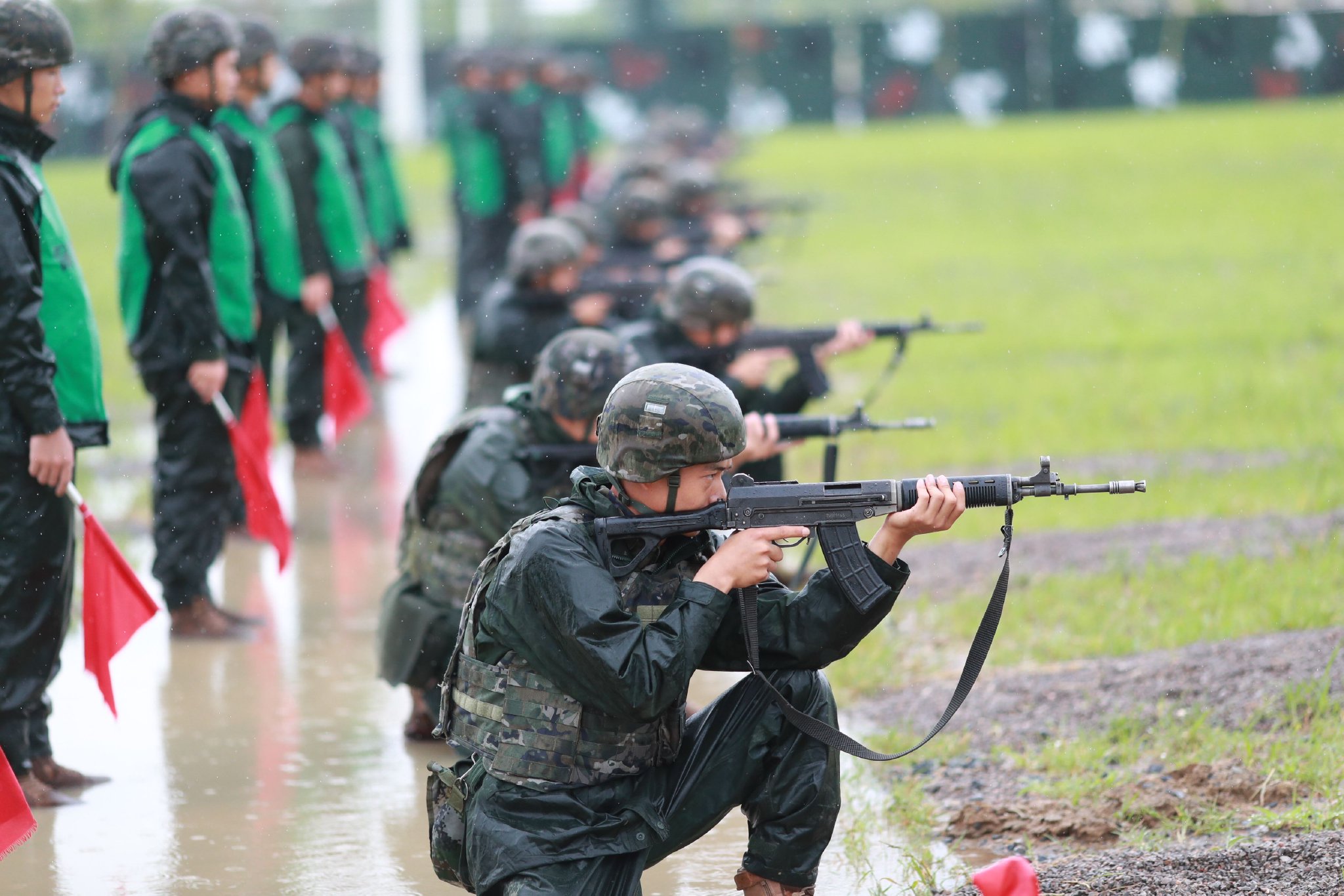 武警安徽总队严密组织半年军事训练考核暨"八一枪王"挑战赛