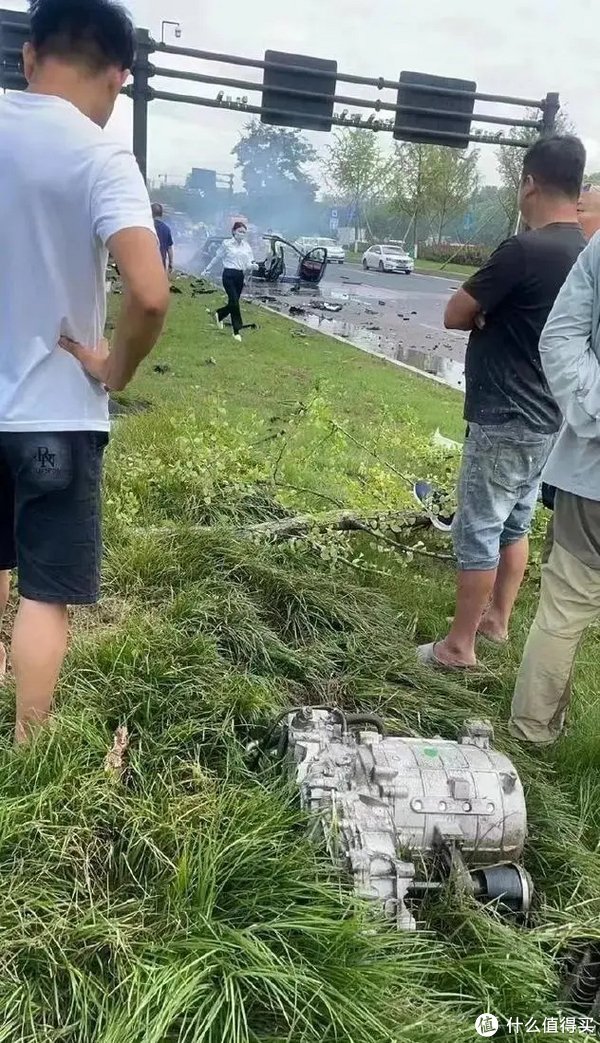 为什么会被活活烧死在车里?