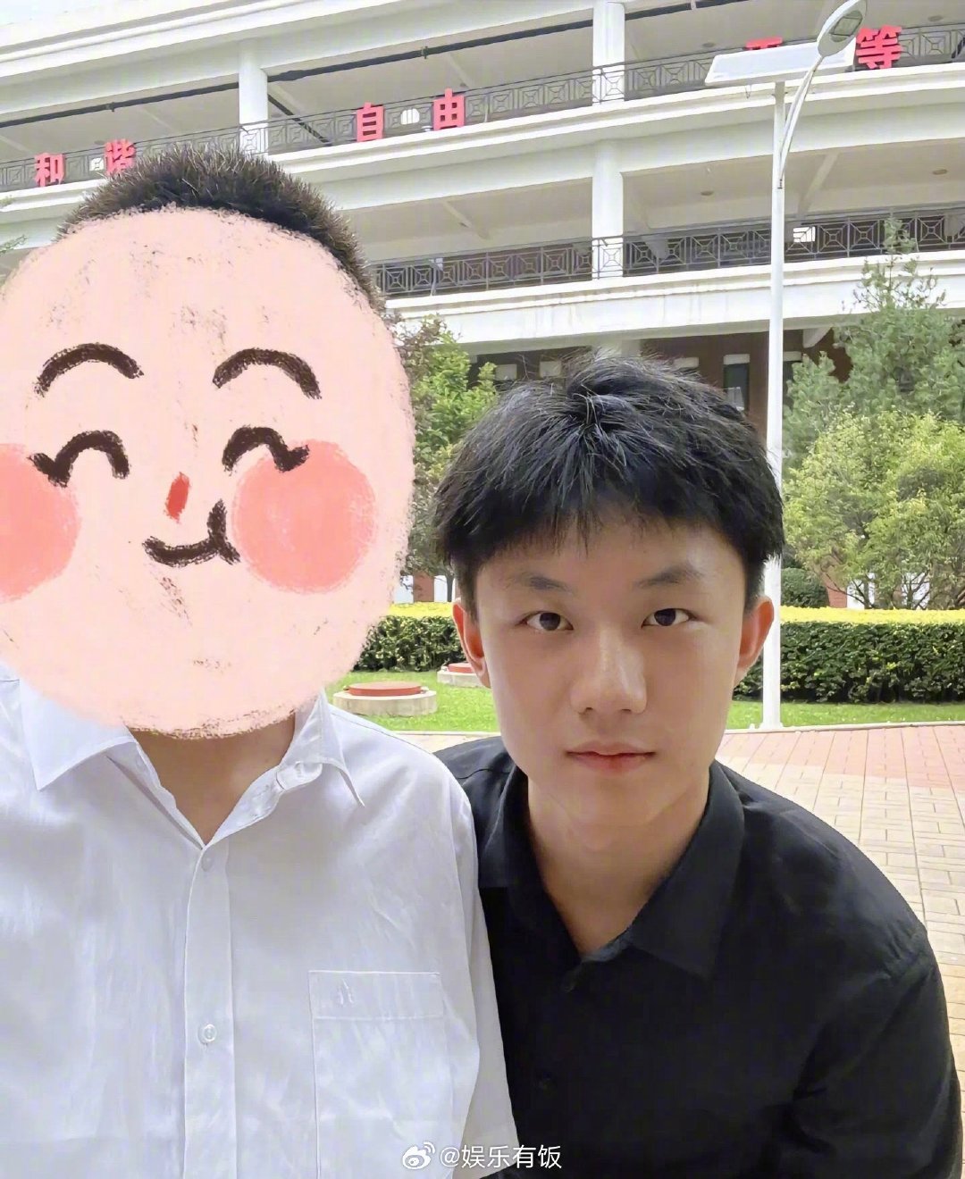 TF三代成员张子墨一组初中时期的旧照曝光,子墨哥怎么小小年纪就一把年纪啊_新浪新闻