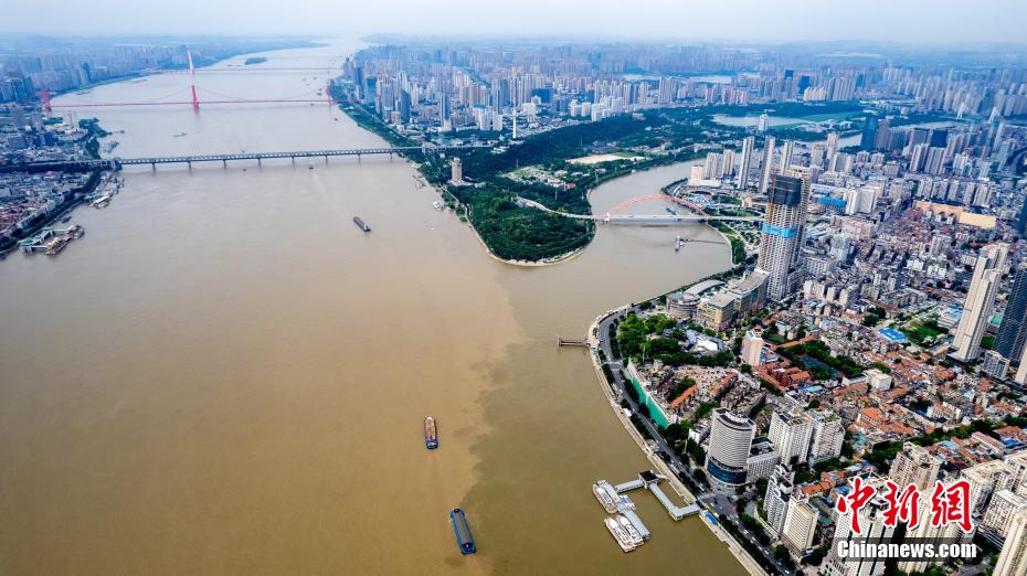 航拍长江汉江交汇处再现“泾渭分明”景观|武汉市|湖北省|无人机|龙王庙|防汛_新浪新闻