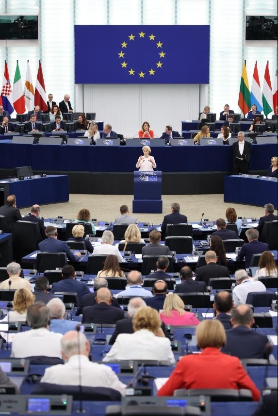 当地时间7月18日，冯德莱恩在欧洲议会发表讲话。冯德莱恩X平台