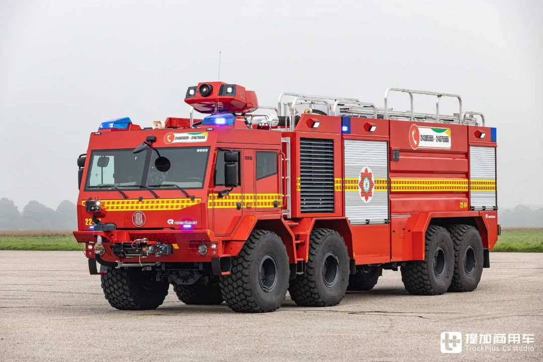 8x8太脱拉越野底盘,防护武装到牙齿,这样的警用水炮车见过吗?