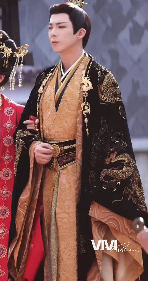 刘宇宁书卷一梦登基路透，这个霸主范儿是有说服力的|刘宇宁_新浪新闻