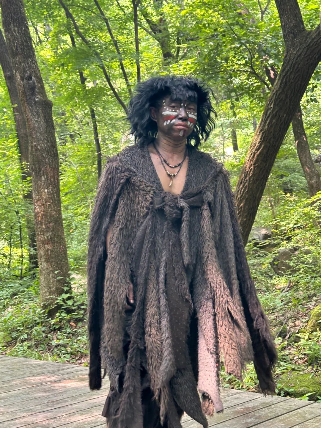 月薪5000元,我在景区当野人