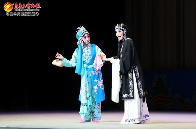 　　7月21日，乌鲁木齐市京剧团（新疆京剧团）在乌鲁木齐京剧院演出，演员表演京剧《失子惊疯》。记者王畅彤摄