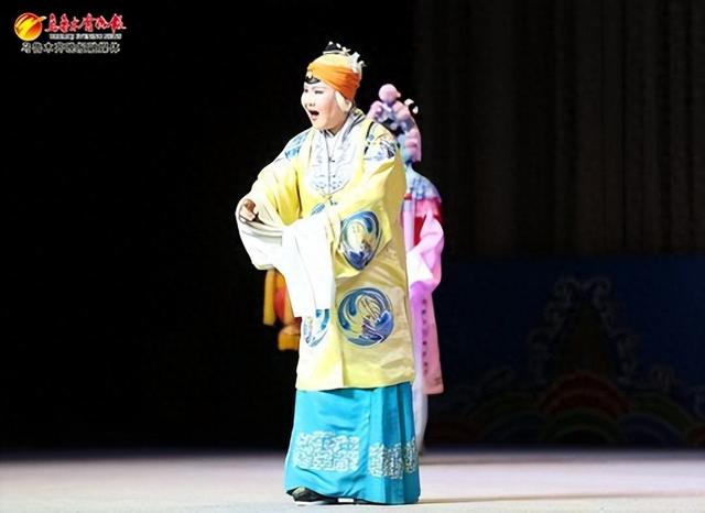 　　7月21日，乌鲁木齐市京剧团（新疆京剧团）在乌鲁木齐京剧院演出，演员表演京剧《望儿楼》。记者王畅彤摄