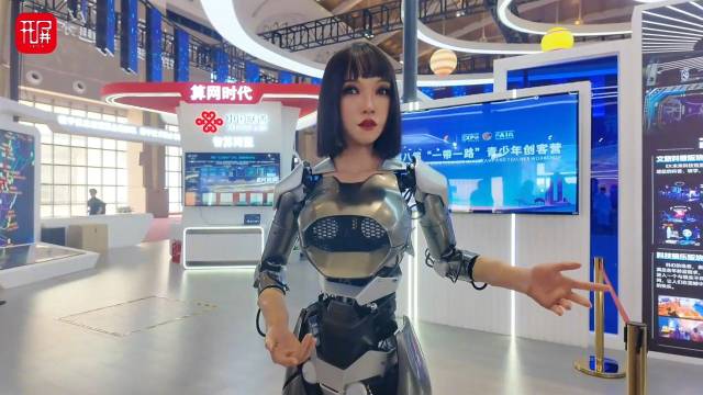 市民逛展首日:南博会仿生人形机器人热度高 ,面部表情直逼真人_新浪新闻