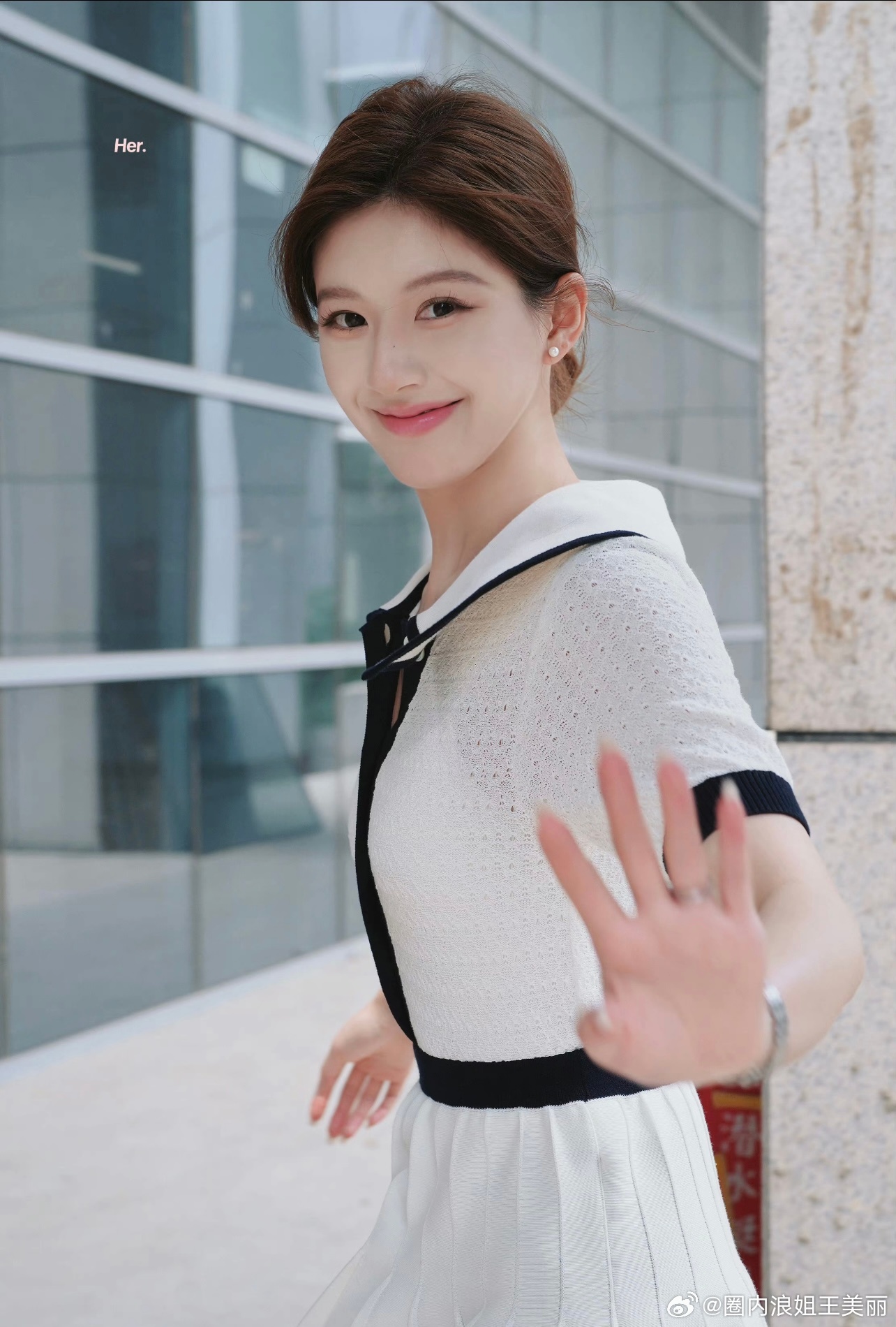 今天的许妍~好知性的美,随便一扎头发,就超美的|许妍|头发_新浪新闻