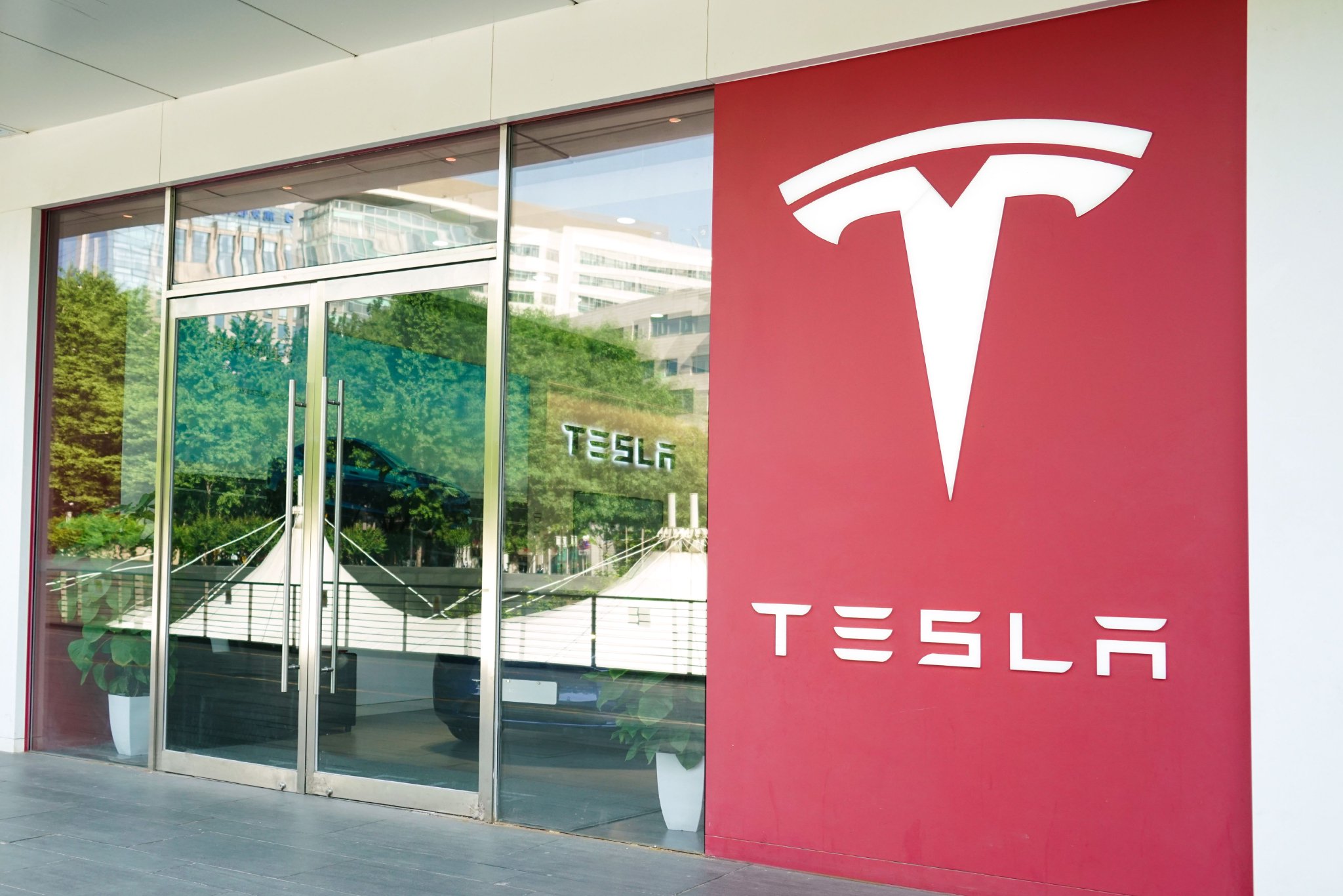 特斯拉二季度净利润“腰斩” FSD入华有望年内获批