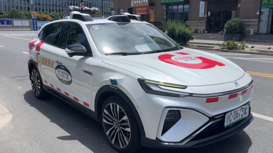 市公安局共同颁发了上海市无驾驶人智能网联汽车示范应用许可,首批获