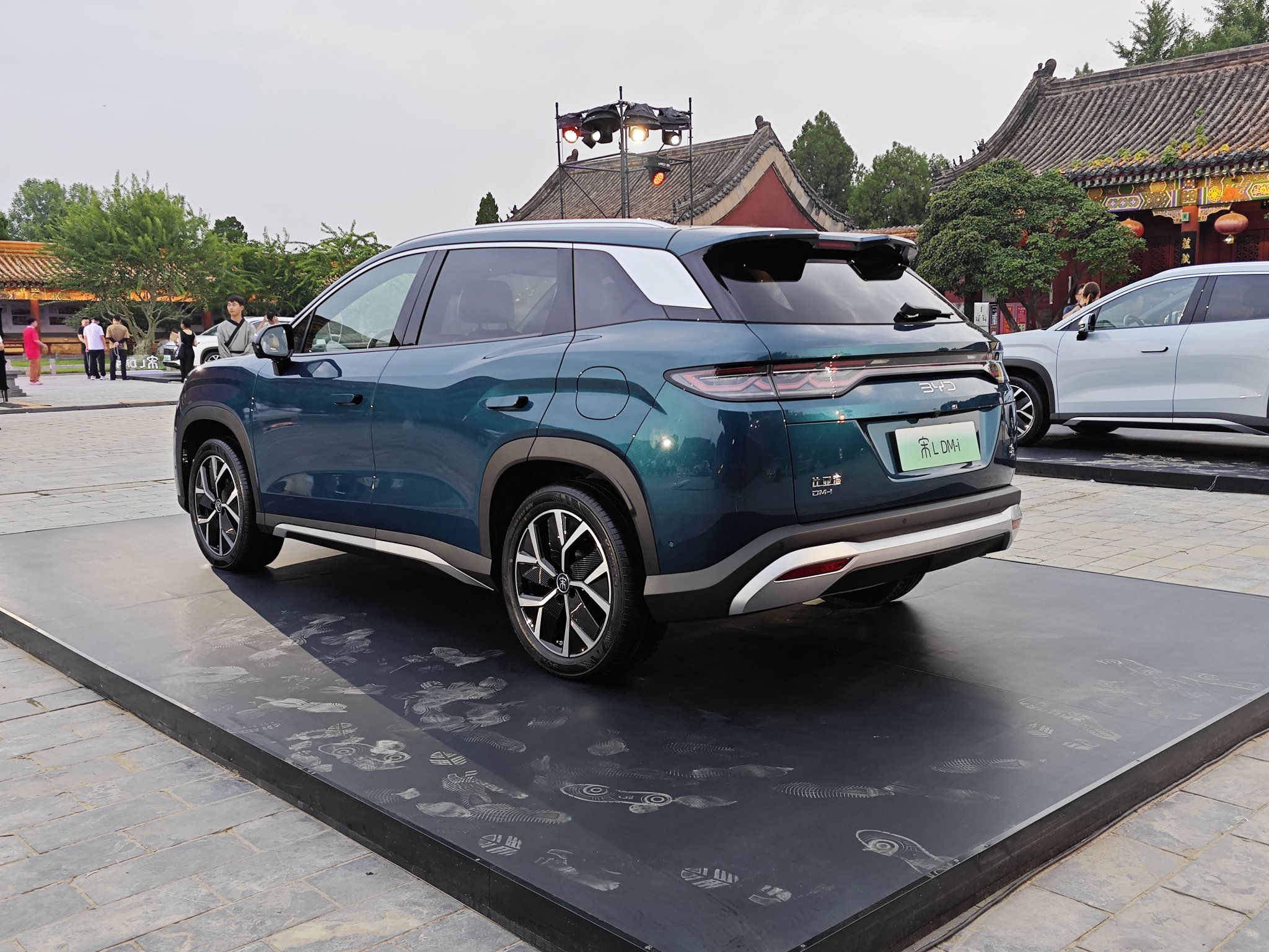 比亚迪宋l dm-i正式上市 售价13.58万-17.58万元