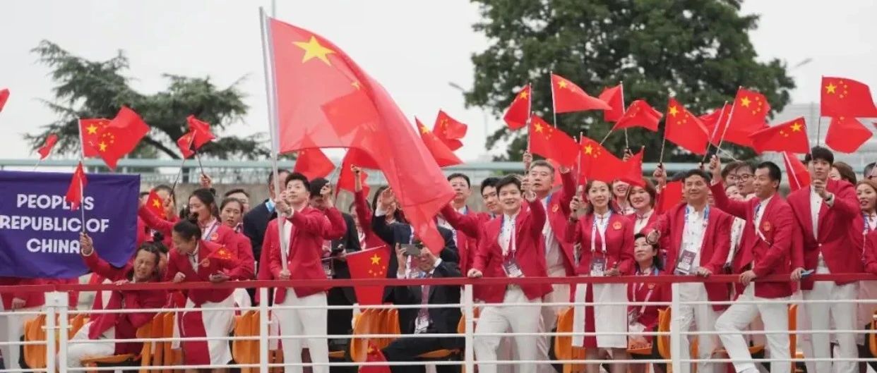 巴黎奥运会开幕！五星红旗闪耀塞纳河|乒乓球|运动员|中国代表团|代表团|花样游泳_新浪新闻