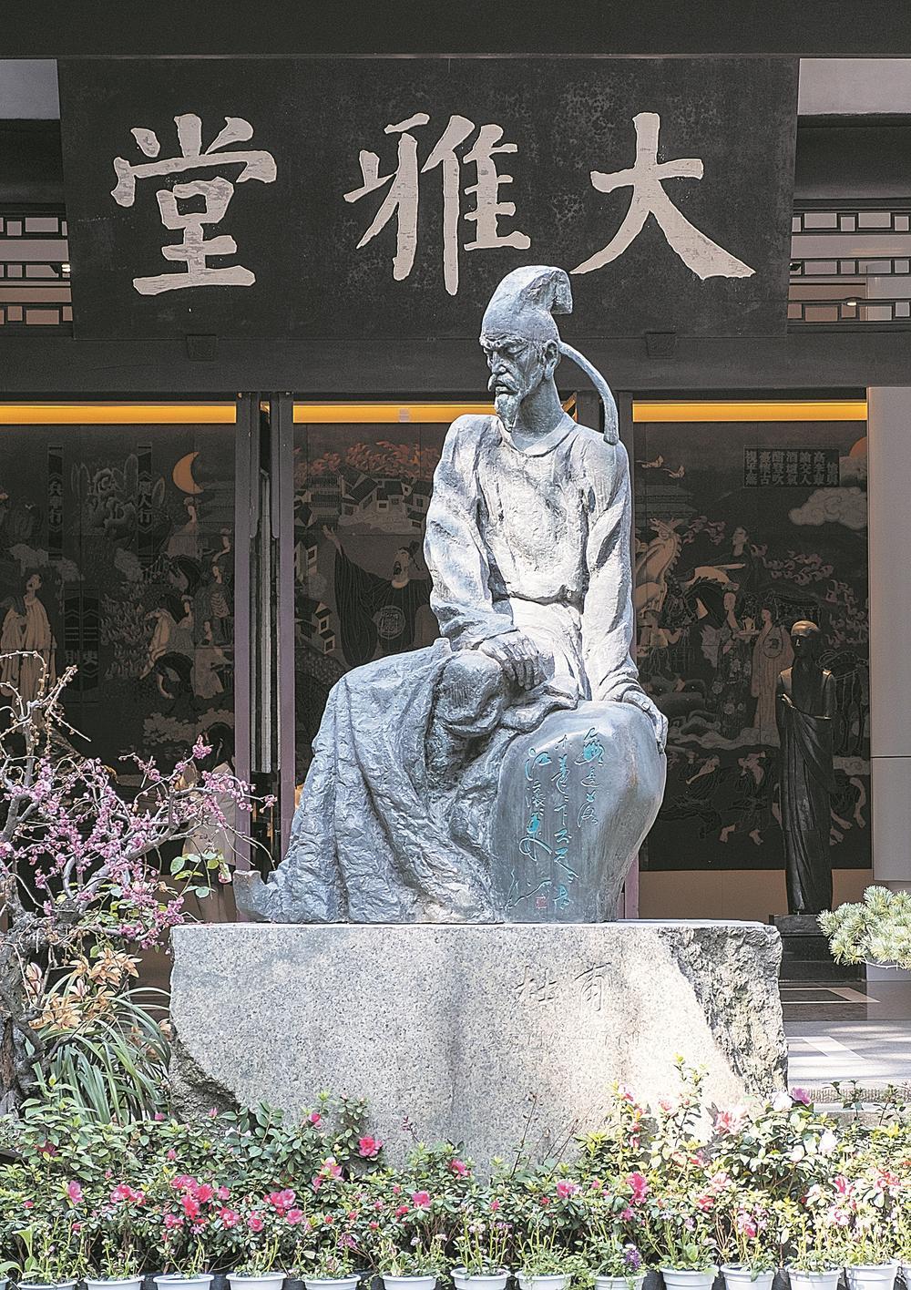 杜甫与楠树 倚江楠树草堂前