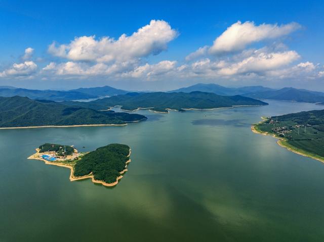盛夏的松花湖风光