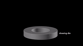 铝片被凸模和拉伸模冲压成烟灰缸状