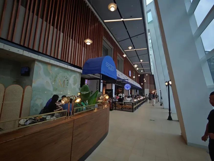 如果我走这条捷径,嘉里酒店大堂的沙发上都会挤满打不到车的游戏从业者