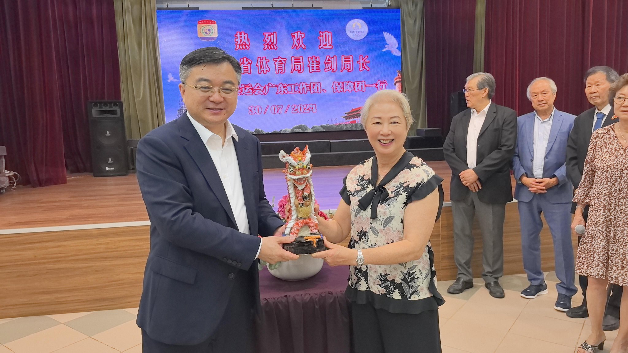 广东省体育局走进法国潮州会馆!崔剑向当地华人发出邀请:欢迎十…|巴黎奥运会|乒乓球|雅典奥运会|中国热门夺金项目|巴黎_新浪新闻