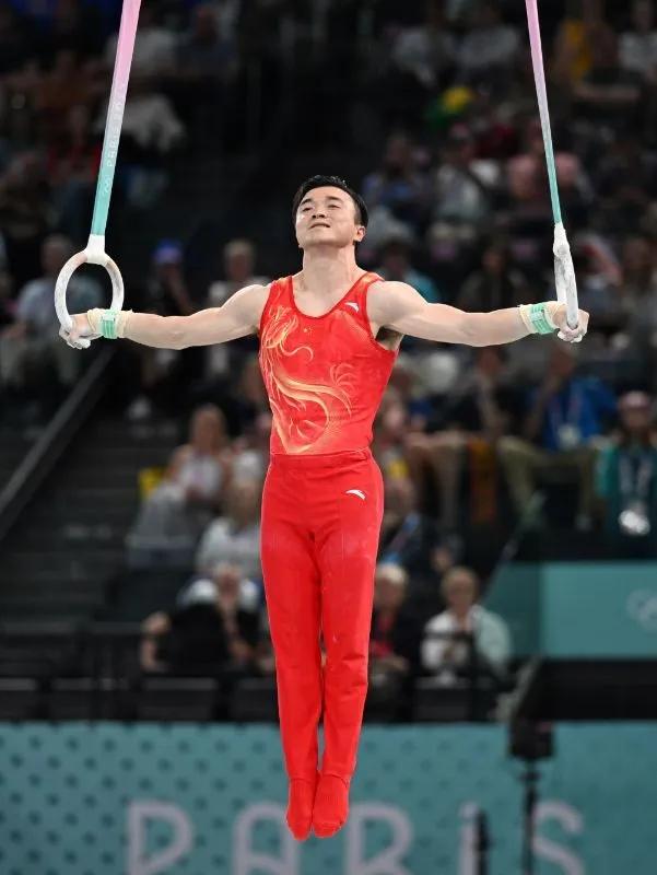辽宁运动员本届奥运会首金!15.300分!刘洋蝉联奥运会男子吊环金牌