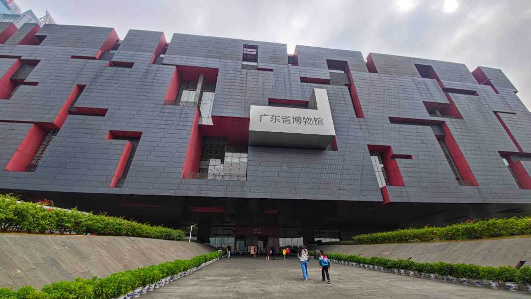 免费的博物馆门票被"明码标价"?官方回应:封号!下架!|明码标价_新浪财