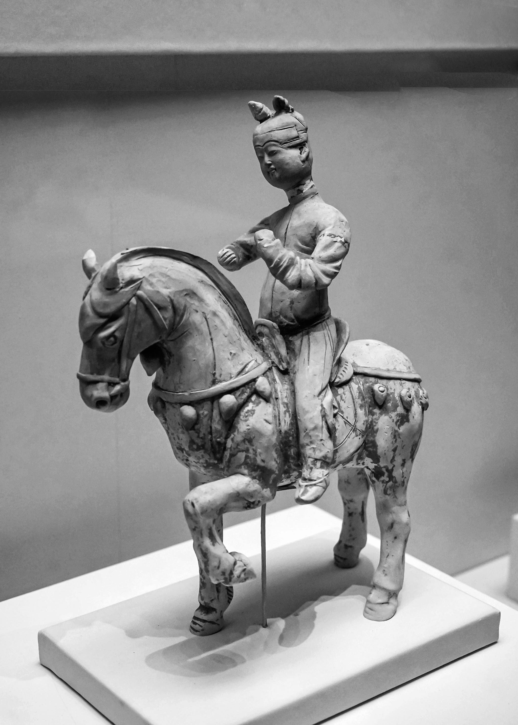 隋代骑马女陶俑