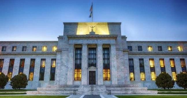全球金融市场剧震：美国经济衰退将至？市场预计美联储9月降息50个基点