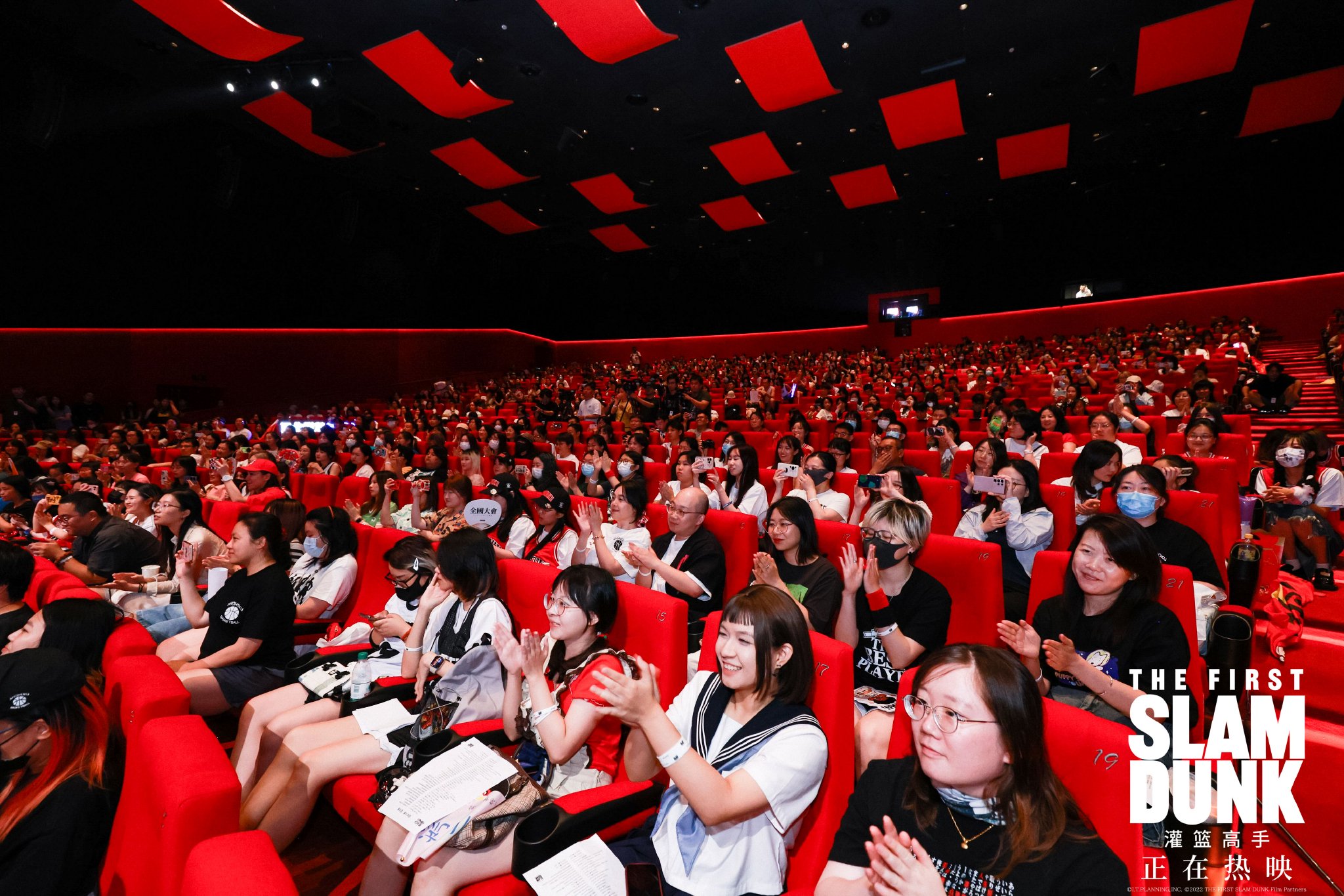 观众沉浸式观影