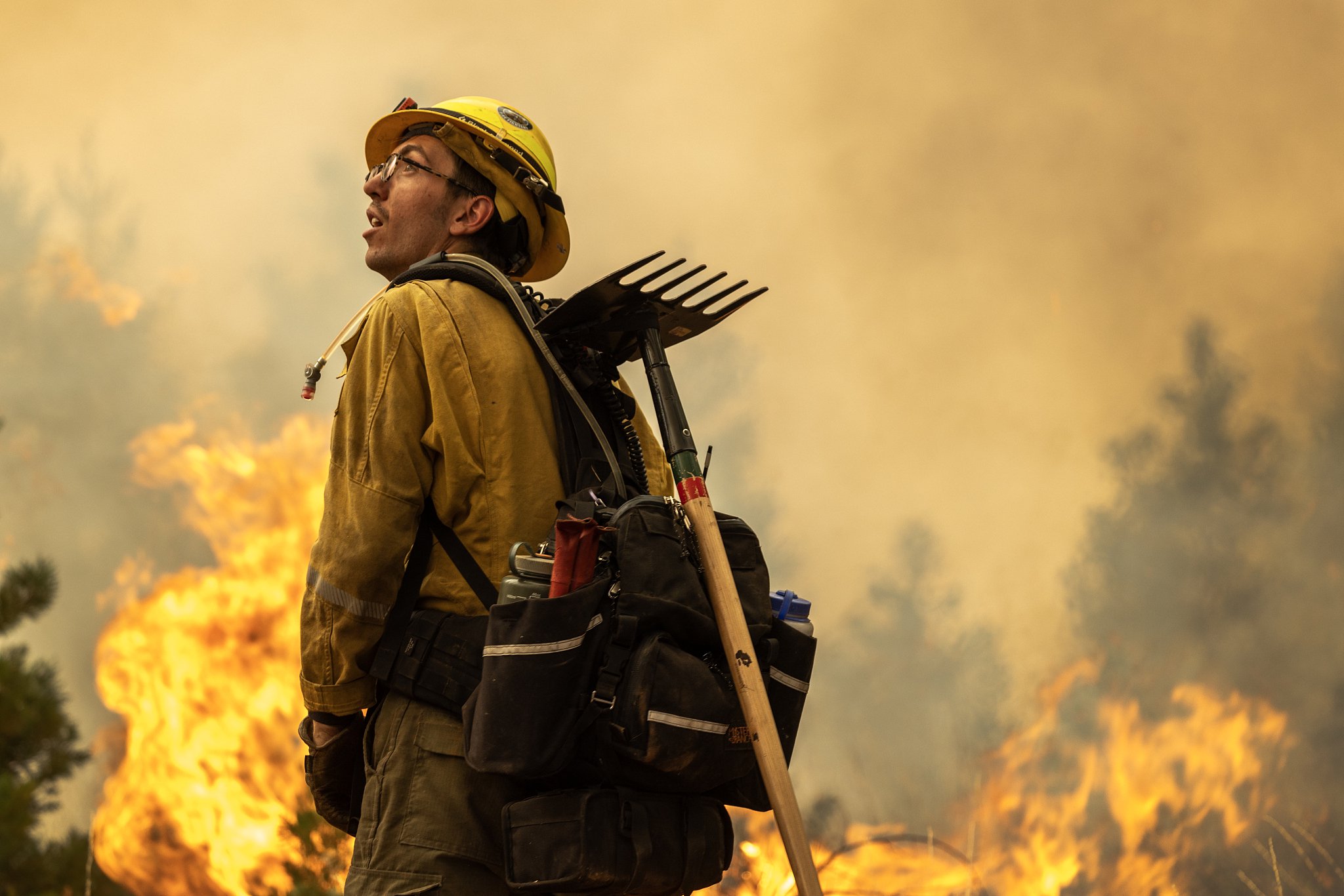 当地时间2024年7月28日,加利福尼亚州奇科市,消防员在进行灭火工作.
