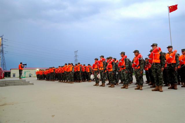 武警北京总队执勤第六支队某部严密组织防汛方案演练,全面检验部队