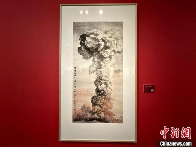 主题创作《庆祝我国原子弹爆炸成功》.
