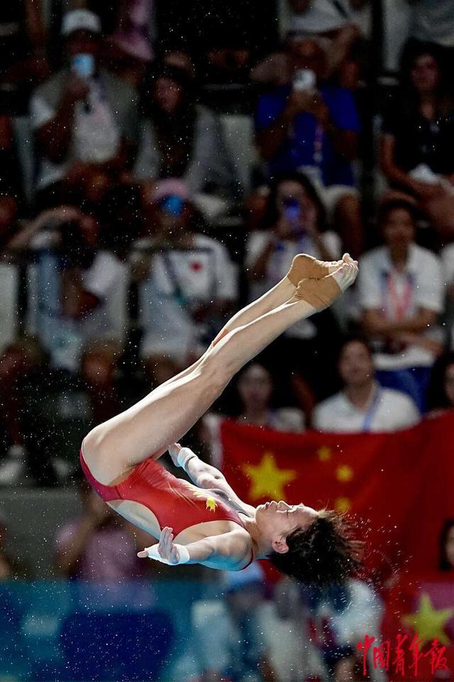 当地时间8月6日,法国巴黎,巴黎奥运会跳水女子10米跳台决赛,全红婵在