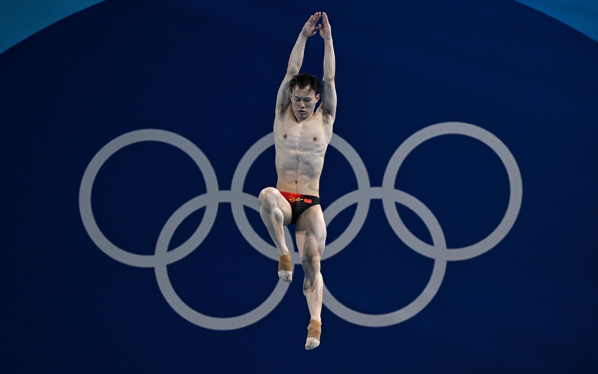 在男子3米板决赛中，谢思埸发挥完美，蝉联冠军。 图/新华社